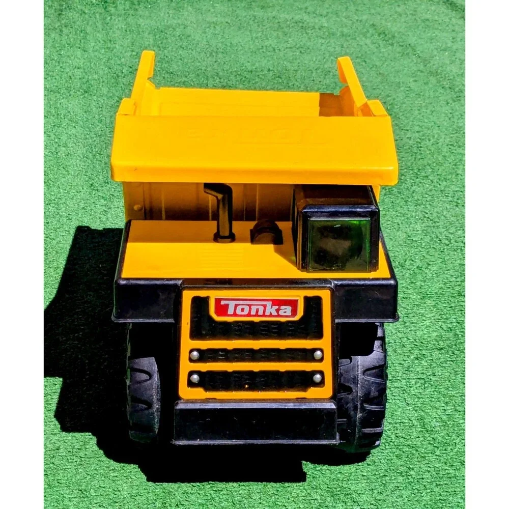 2012 Hasbro Tonka Toy Construction Dump Truck #26670 Heavy Duty Steel Bed EUC